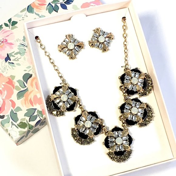 Jewelry - Black, Gold & Silver Earring & Necklace Set